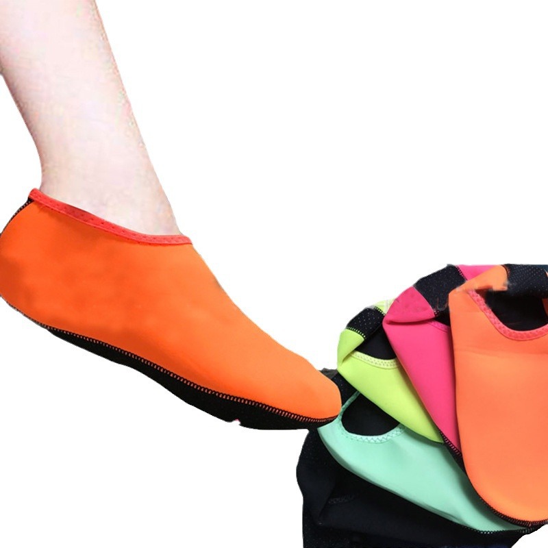 Picture of Beach Shoes for Men and Women, Diving and Snorkeling, Kidsren's Wading and River Swimming Shoes, Soft Shoes, Non-Slip, Anti-Cut, Barefoot Shoes and Socks