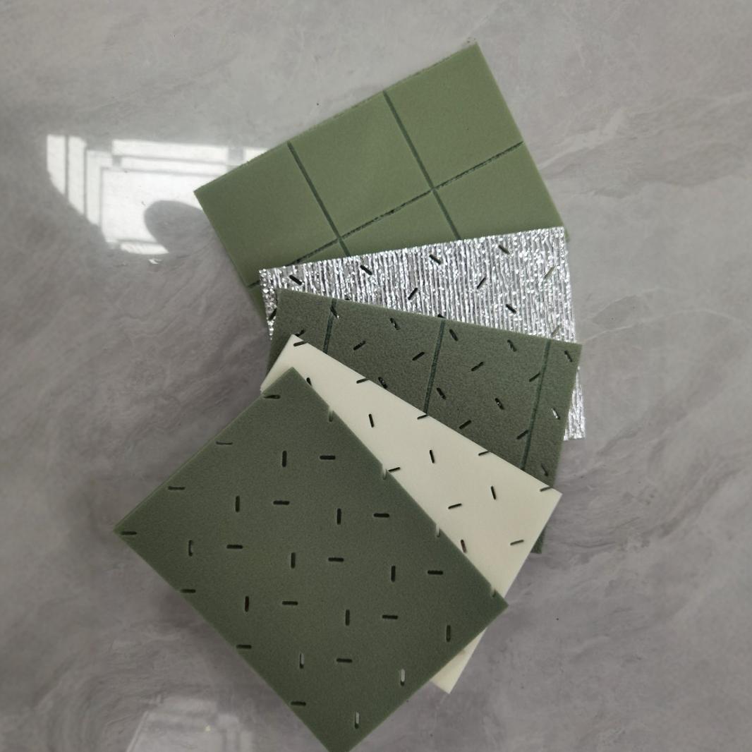 Picture of Football Court Stadium 10mm Xpe Artificial Turf Shock-Absorbing Mat Manufacturer Non-Slip Breathable Bubble Wrap