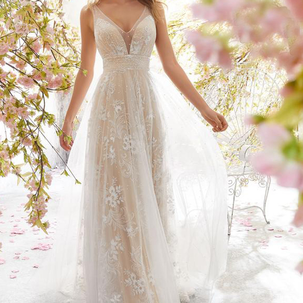 Picture of 2025 European and American Export New Wedding Dress Wish Amazon Sexy V Neck Sleeveless Lace Wedding Dress