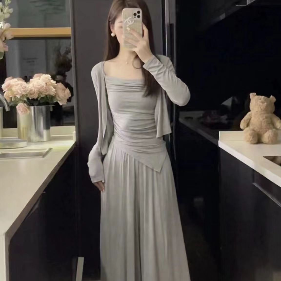 Picture of Lazy Casual Suit for Women Spring & Fall New Style Asymmetrical Suspender Cardigan High-Waisted Floor-Length Pants Slimming Look and Elegant Three-Piece Set