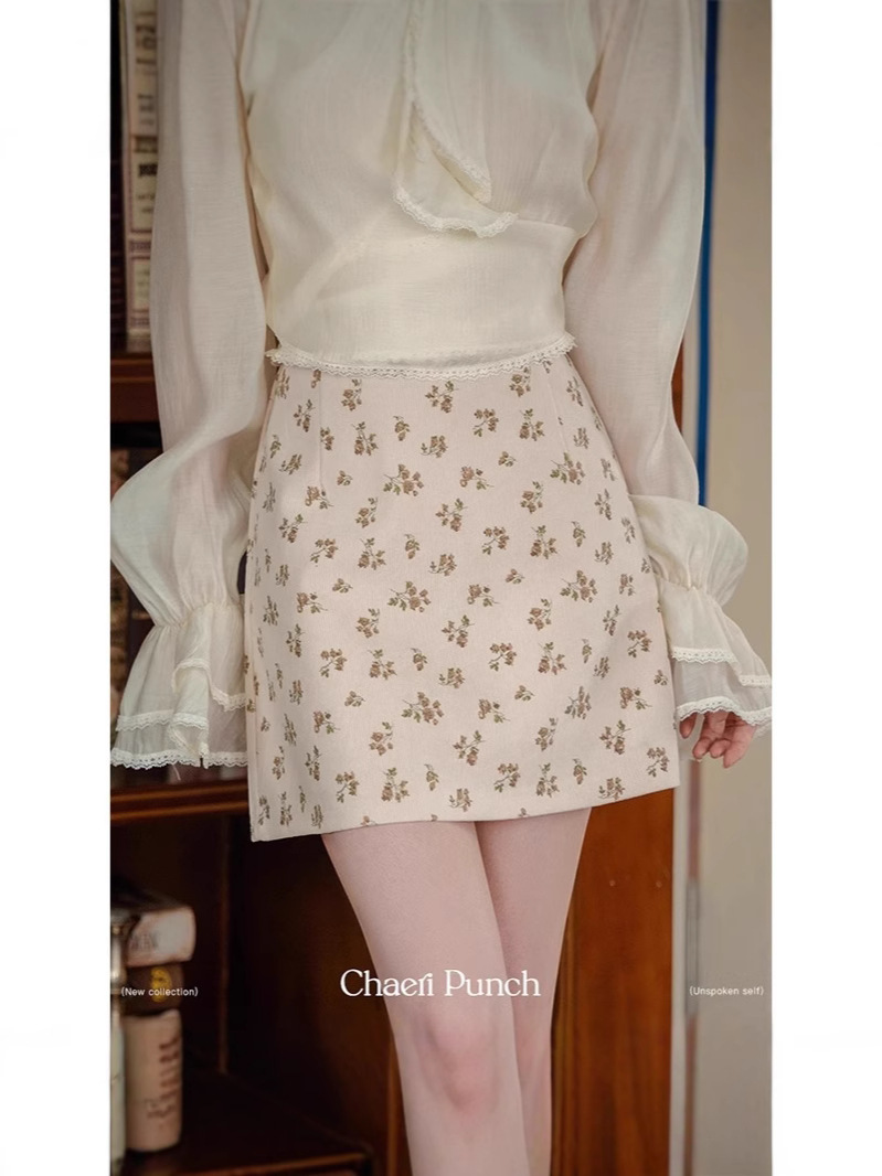 French Style Elegant Apricot White Floral Skirt Women's Corduroy High Waist A- line Hip Skirt Autumn and Winter Short Skirt for Small