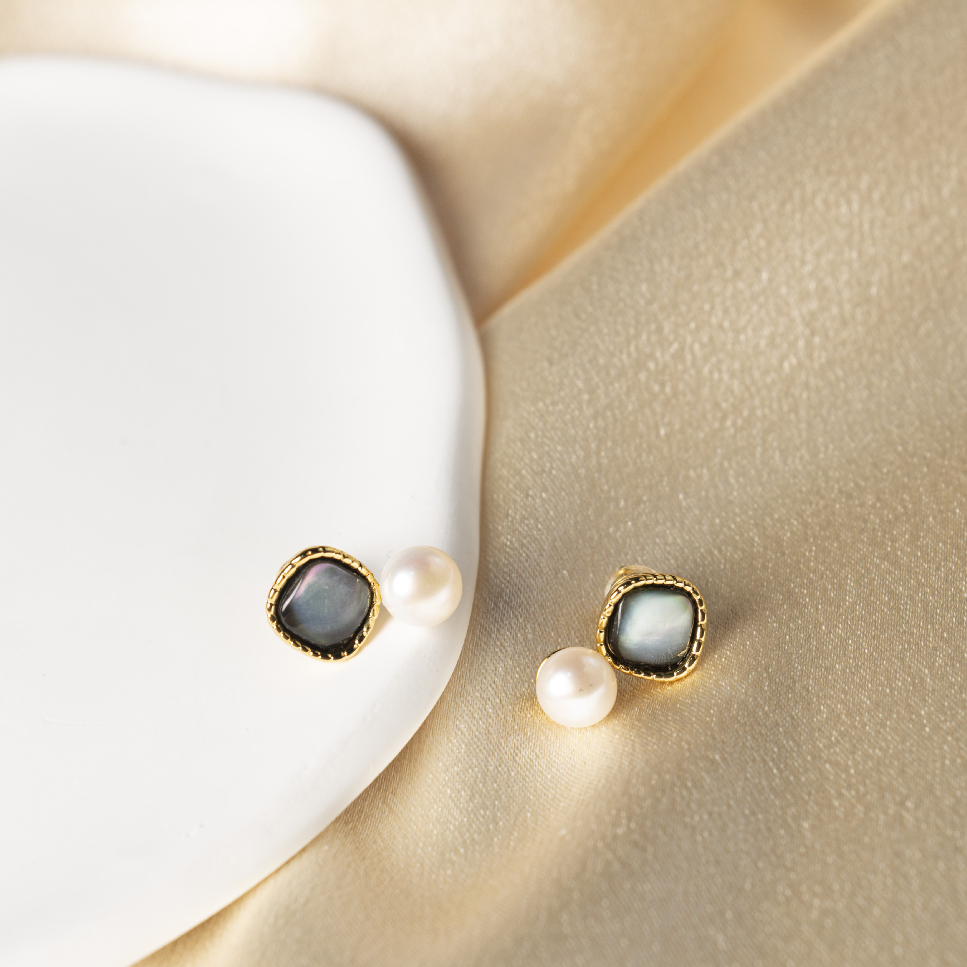 Zhuji natural freshwater pearl earrings women's simple high-end temperament earrings mother shell S925 sterling silver needle wholesale