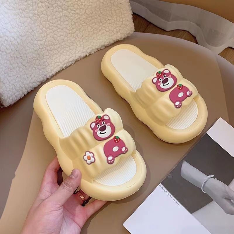 Picture of Strawberry Bear Slippers Women's 2024 New Summer Outerwear Couple Ins Shit-Feeling Home Indoor Sandals Deodorant