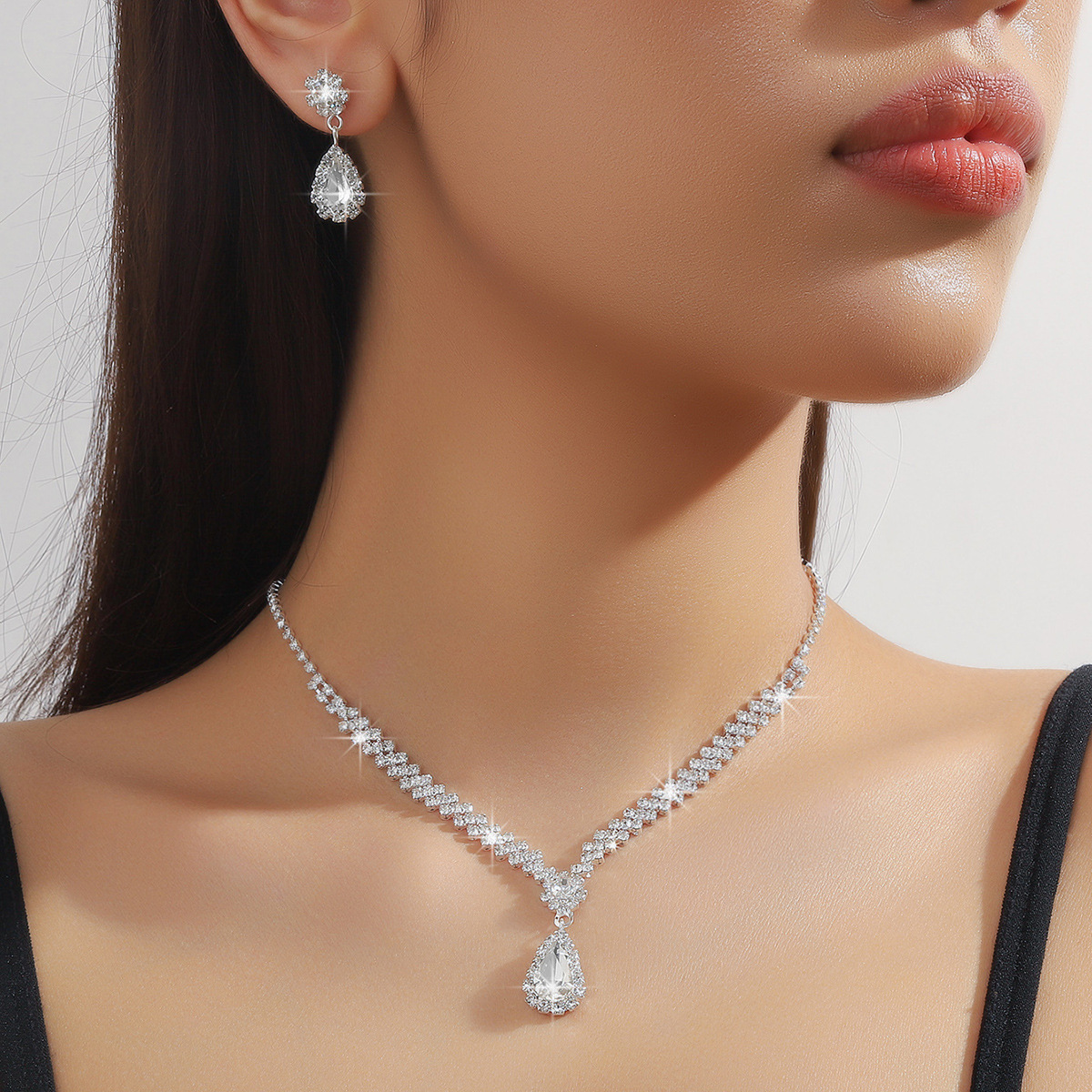Picture of Wedding Accessories suit Women Earrings Necklace Bracelet Three-piece Bridal Jewelry suit Luxury High-end Accessories