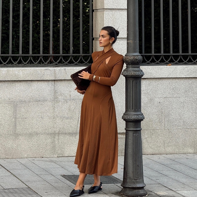 Autumn 2024 European and American style women's cross-border new fashion elegant slim solid color neck long sleeve dress