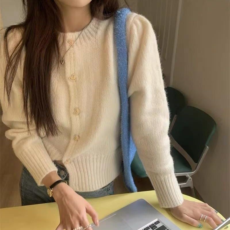 Picture of Sweater Coat Women's Autumn New Korean Style Gentle Long Sleeve Love Buckle Short Loose Knitted Cardigan Top Trendy