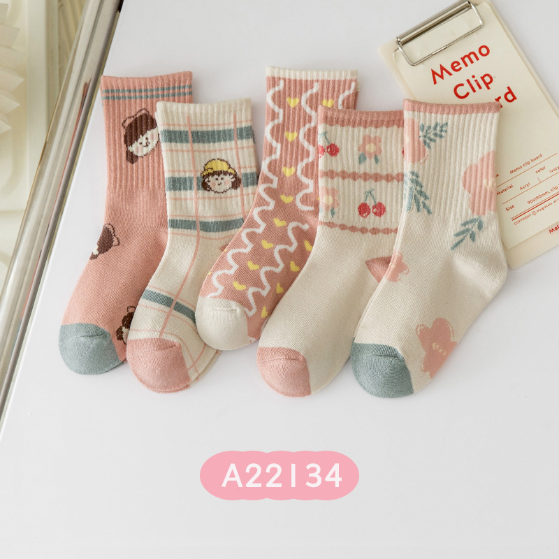 Picture of New children's socks autumn and winter boys basketball sports tube baby socks 1-15 years old children's cotton socks wholesale