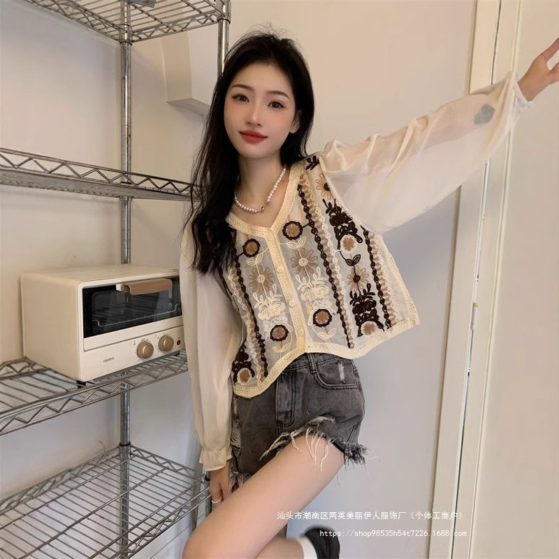 Shirt Spring Women's 2023 New Long-sleeved French Retro Gouhua Lace Puff Sleeve V-neck Sweater Top Trendy 1