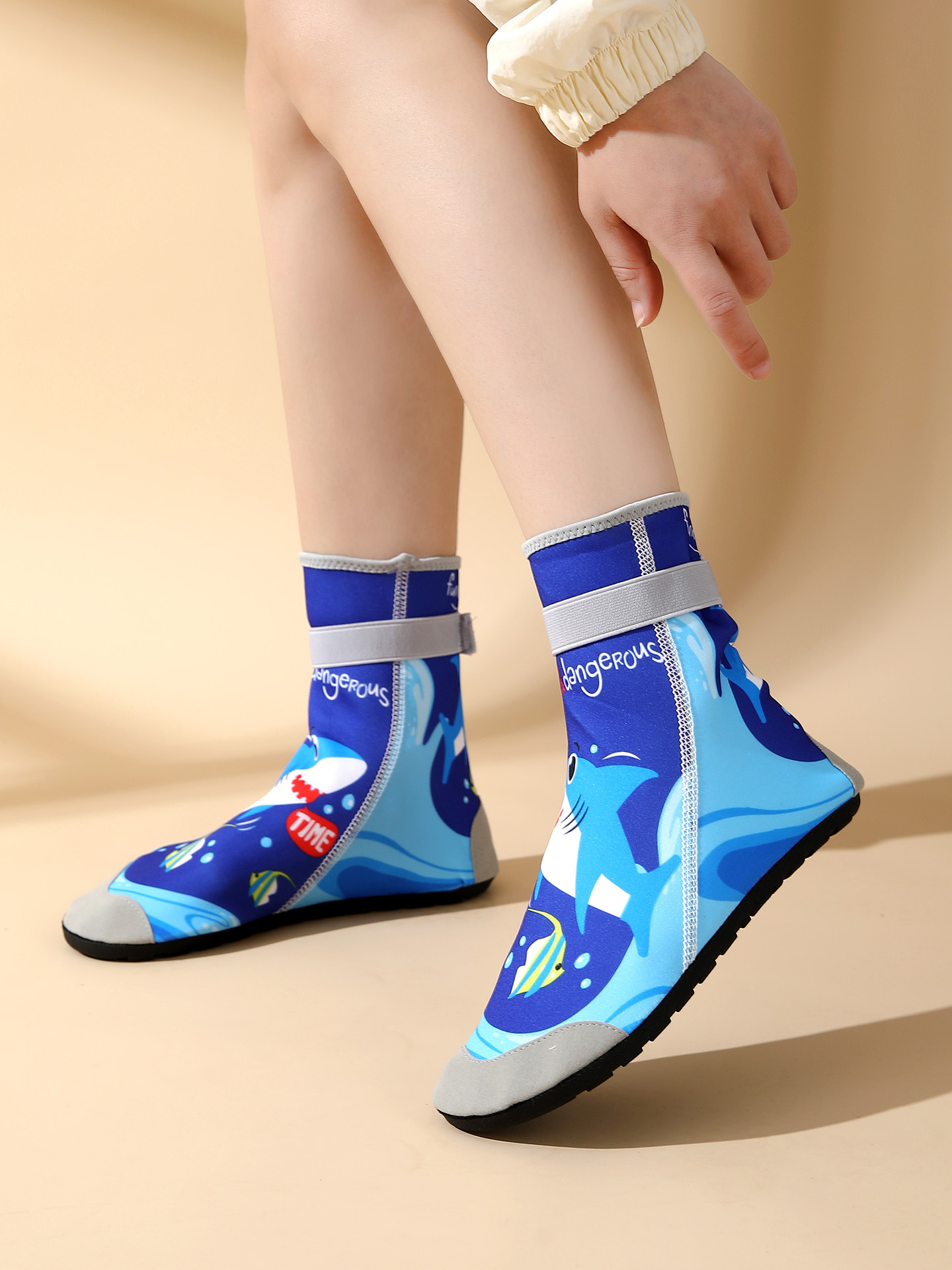 High-Top Kidsren's Beach Shoes, Adult Non-Slip and Anti-Cut Diving Shoes, Snorkeling Shoes, Swimming and Wading Baby Beach Socks