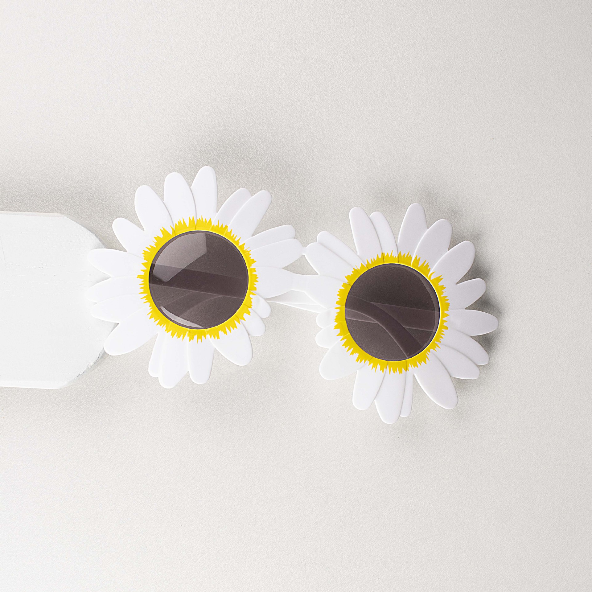 Picture of Decorative glasses party funny props sunflower daisy flower shape photo props plastic shape sunglasses