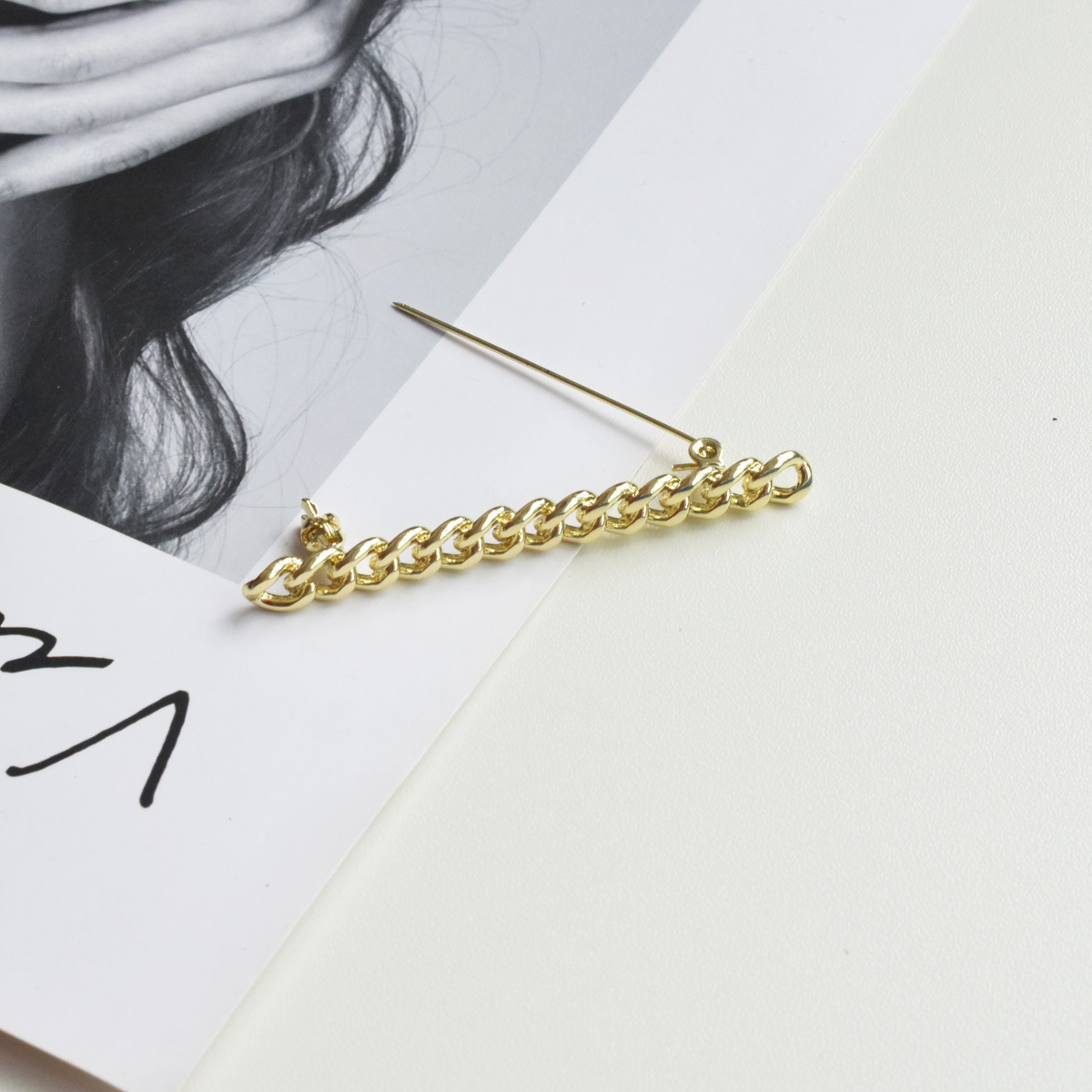 Picture of Dark Style Twist Chain Brooch Pin Women's Strap Pants Waistline Decorative Chain Punk Style Suit Accessories
