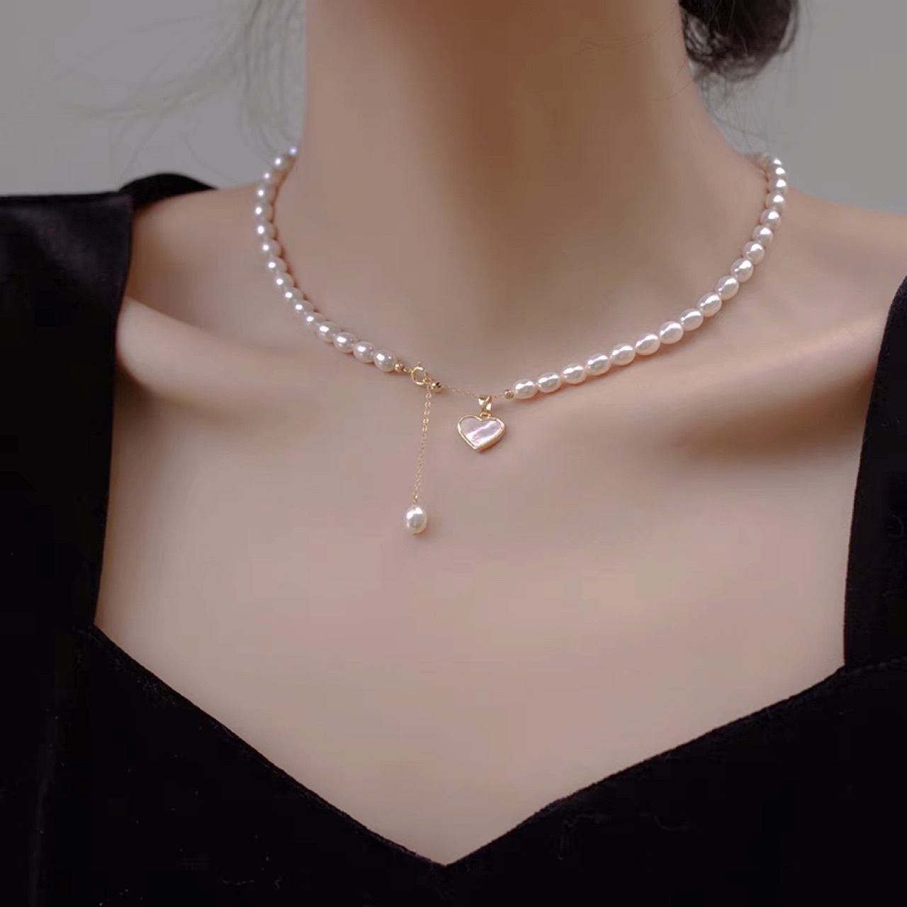 Picture of Heartbeat Natural Freshwater Pearl Necklace Women's Fashion Fritillaria Love Pendant 18K Gold Plated Clavicle Chain Necklace Chain