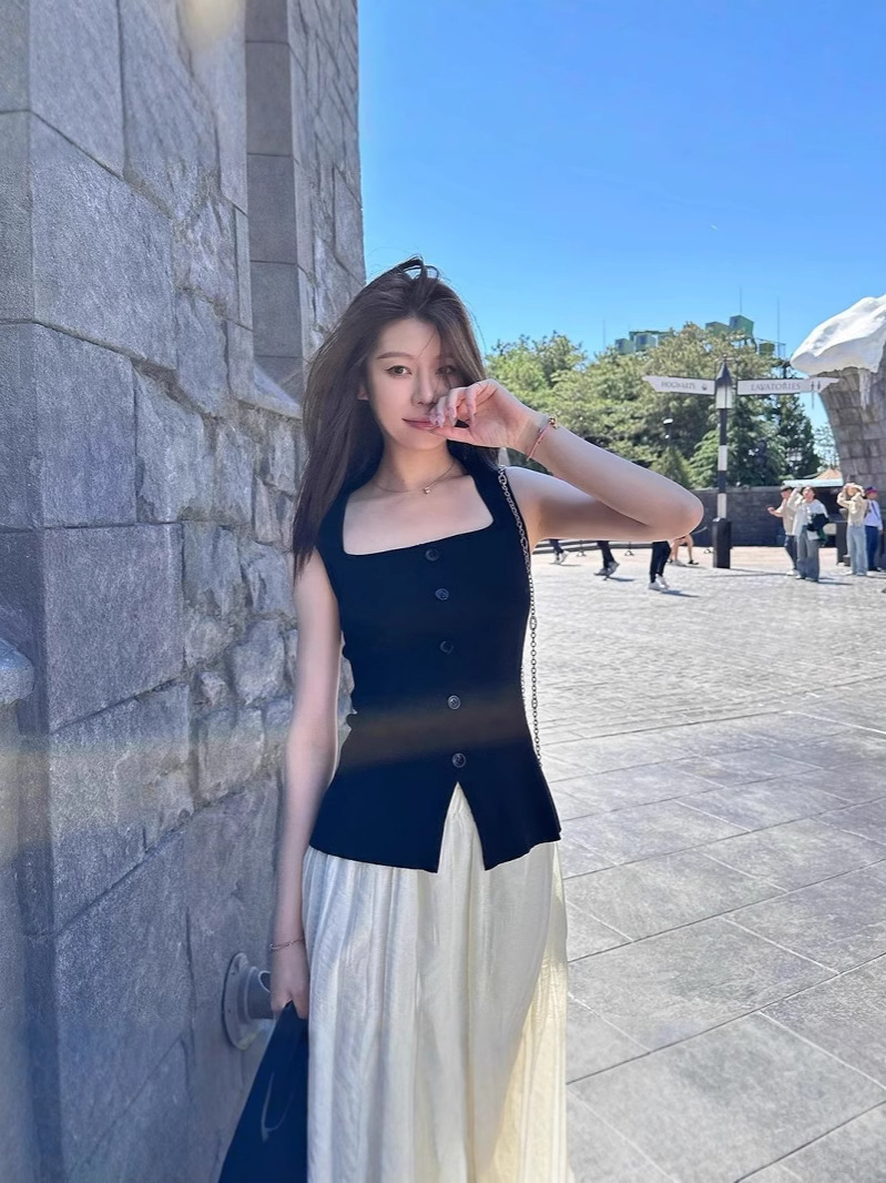 One-Row Button Elegant Sleeveless Knitted Vest for Women 2025 Summer New Versatile Slimming Suspender Top