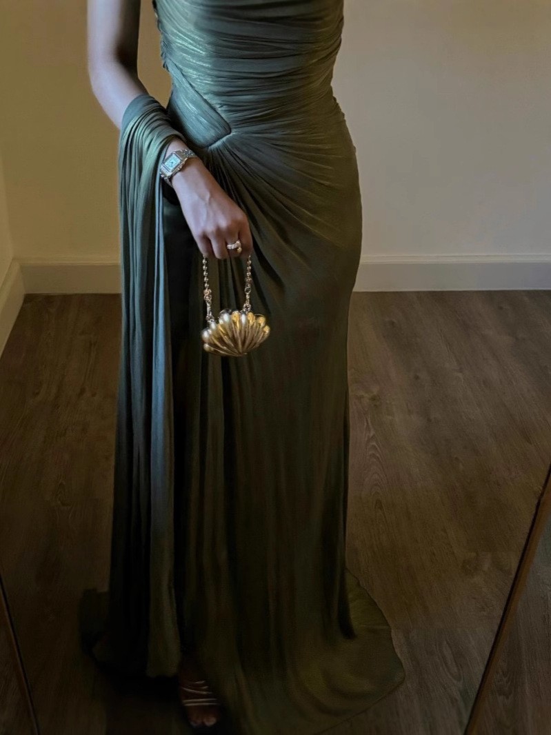 Picture of 2024 autumn and winter cross-border Europe, America and the Middle East foreign trade women's clothing independent station Amazon pleated streamer sparkling evening dress
