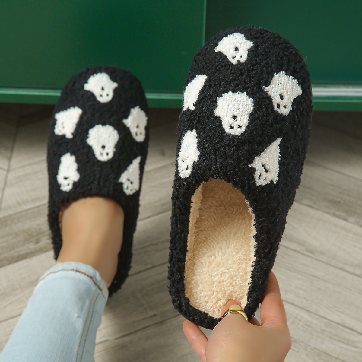 Manufacturers directly supply cross-border Halloween skeleton cartoon cotton slippers cotton slippers indoor warmth funny slippers batch soft soles