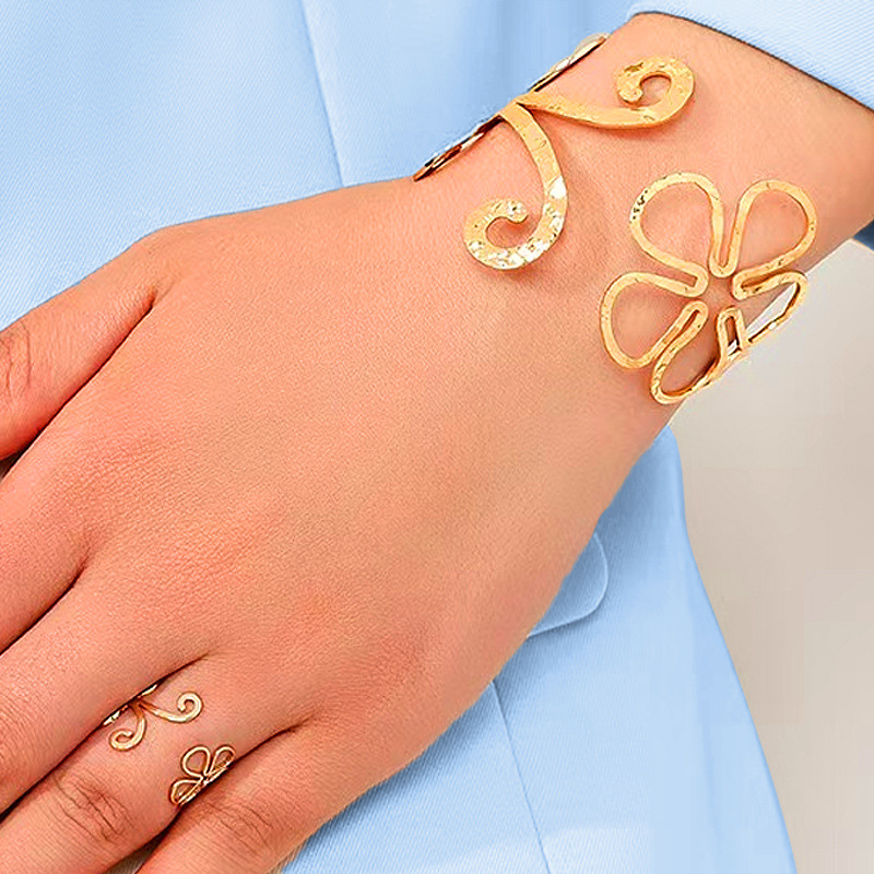 1 Set of Creative and Unique Design Cut Out Leaf Flower Lines Women's Open Bracelet Ring Versatile Style