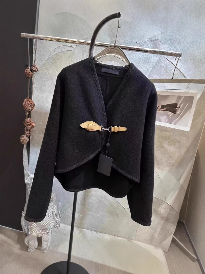 Picture of 2025 Autumn and Winter New Double-Sided Hand-Stitched Cashmere High-End Elegant Versatile Short Wool Outwear for Women