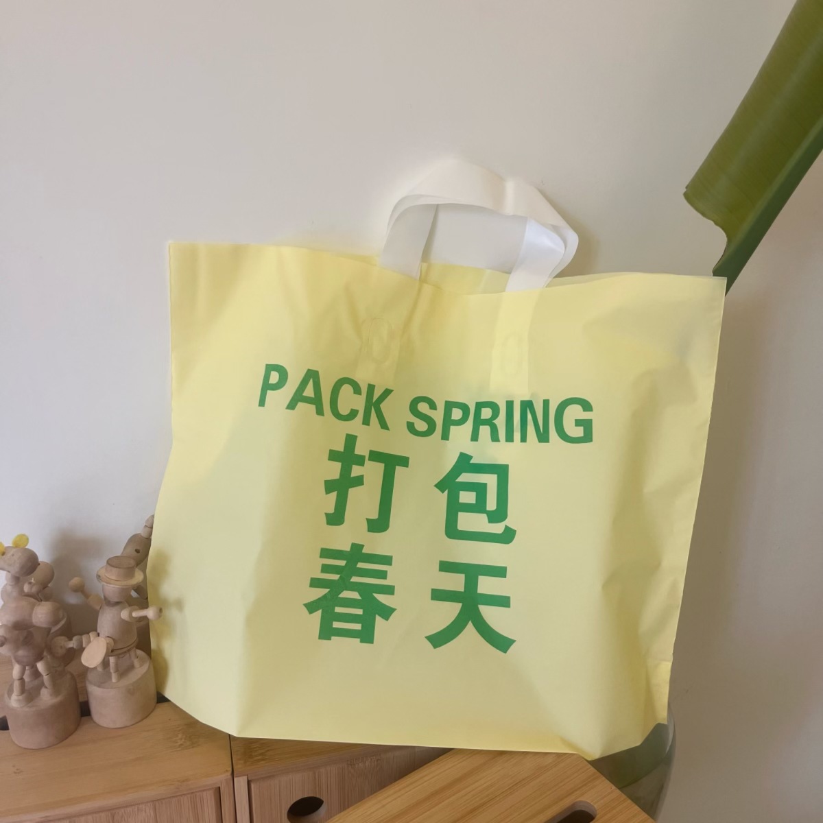 Frosted packaging spring clothing bag wholesale plastic portable gift shopping children's clothing store packaging printing LOGO