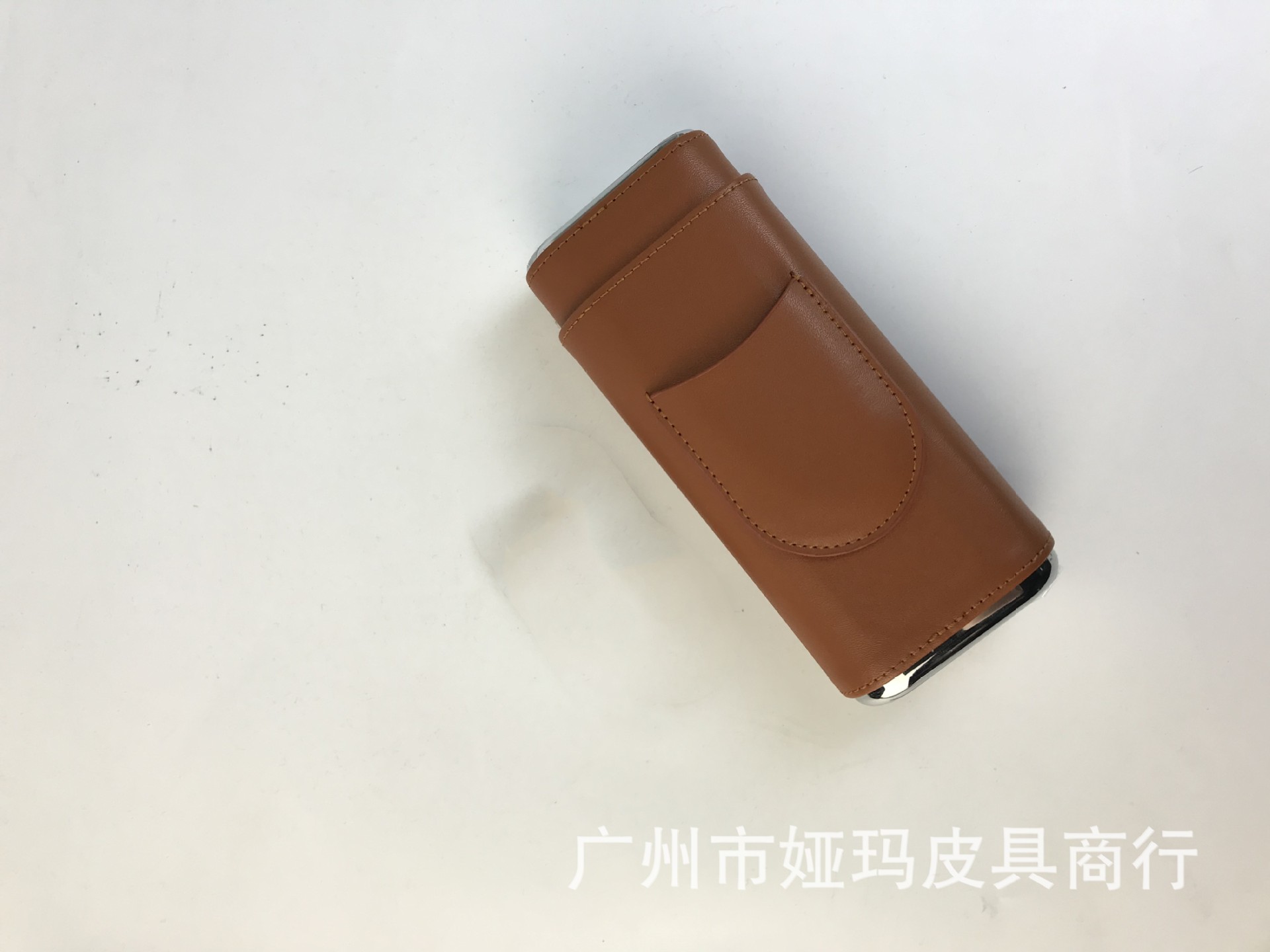 Picture of In stock wholesale three-piece cigar moisturizing box protective cover cross-border portable travel pine cigar storage box