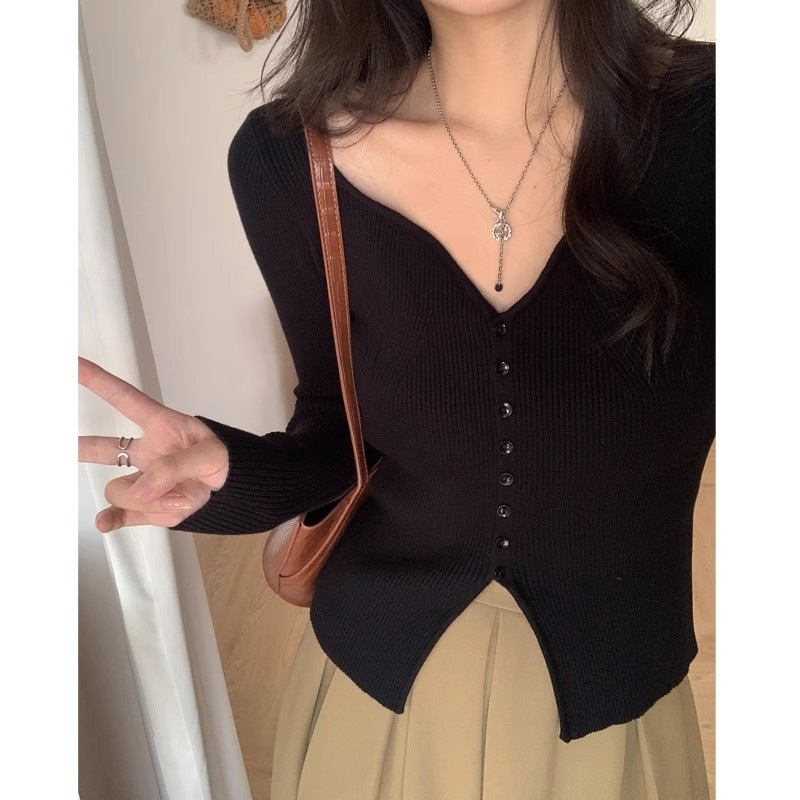Picture of French retro slim-fit knitted cardigan women's design bottoming shirt sweater open collarbone split waist inner top