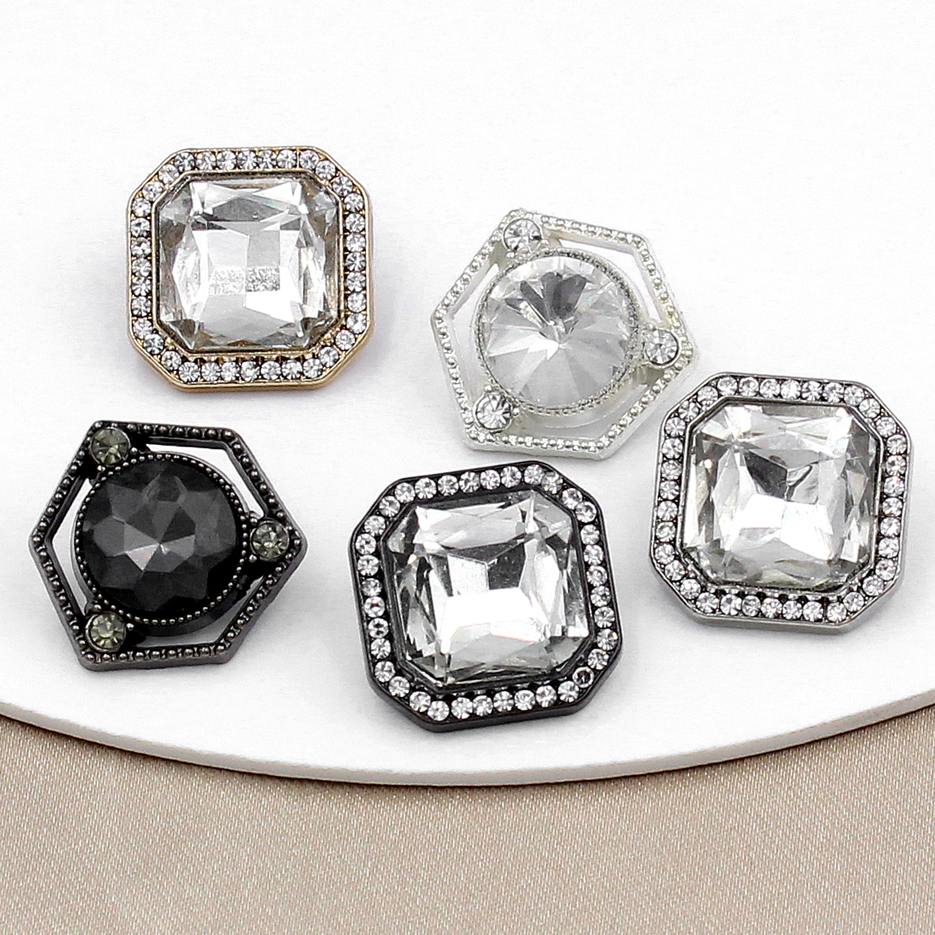 High-end new metal alloy buttons crystal crystal square hand sewing buckle live popular popular popular women's clothing buckle