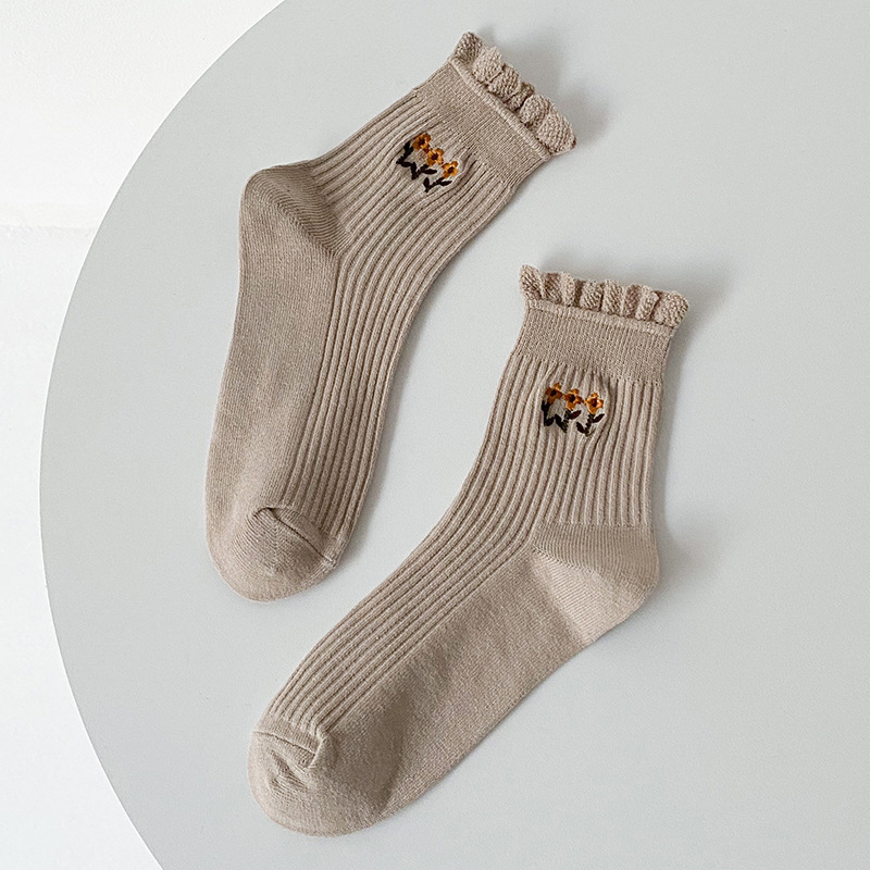 Picture of Women's Socks for Autumn and Winter, Korean Hyuna Style Floral Mid-Calf Socks, Japanese Retro Artistic Lace Socks, Women's Ins-Style Slouch Socks