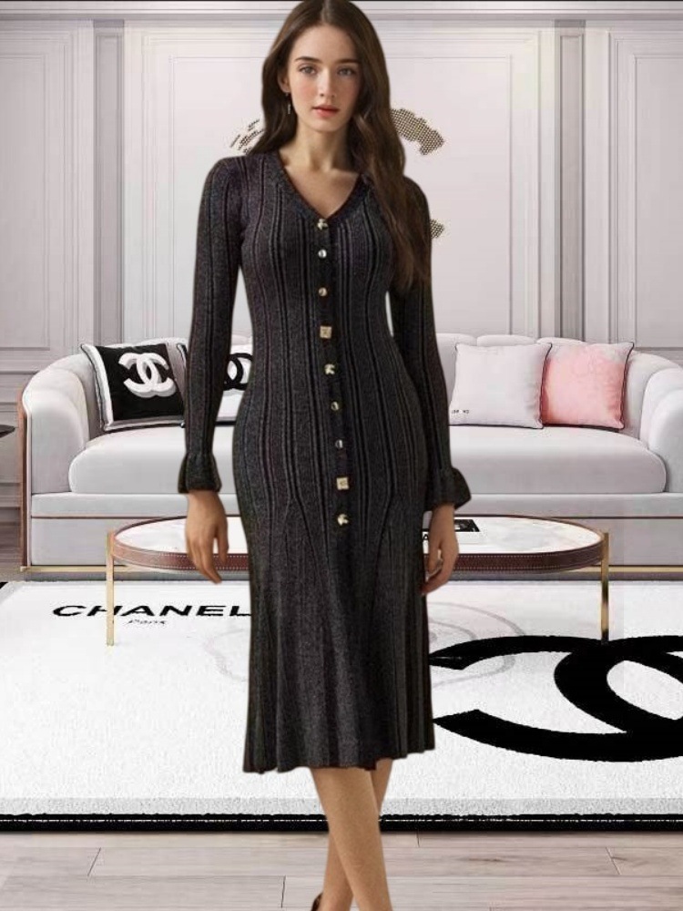 Celebrity V Neck Gold Silk Trumpet Sleeve Sweater Dress for Women 2025 New Slim Fit Knitted Fishtail Dress