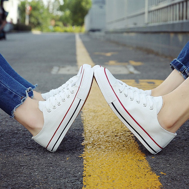 Picture of 2024 Super Popular Ins Classic Korean Style Casual Canvas Shoes for Men Large Size Versatile Low-Top Student Couple White Shoes for Women