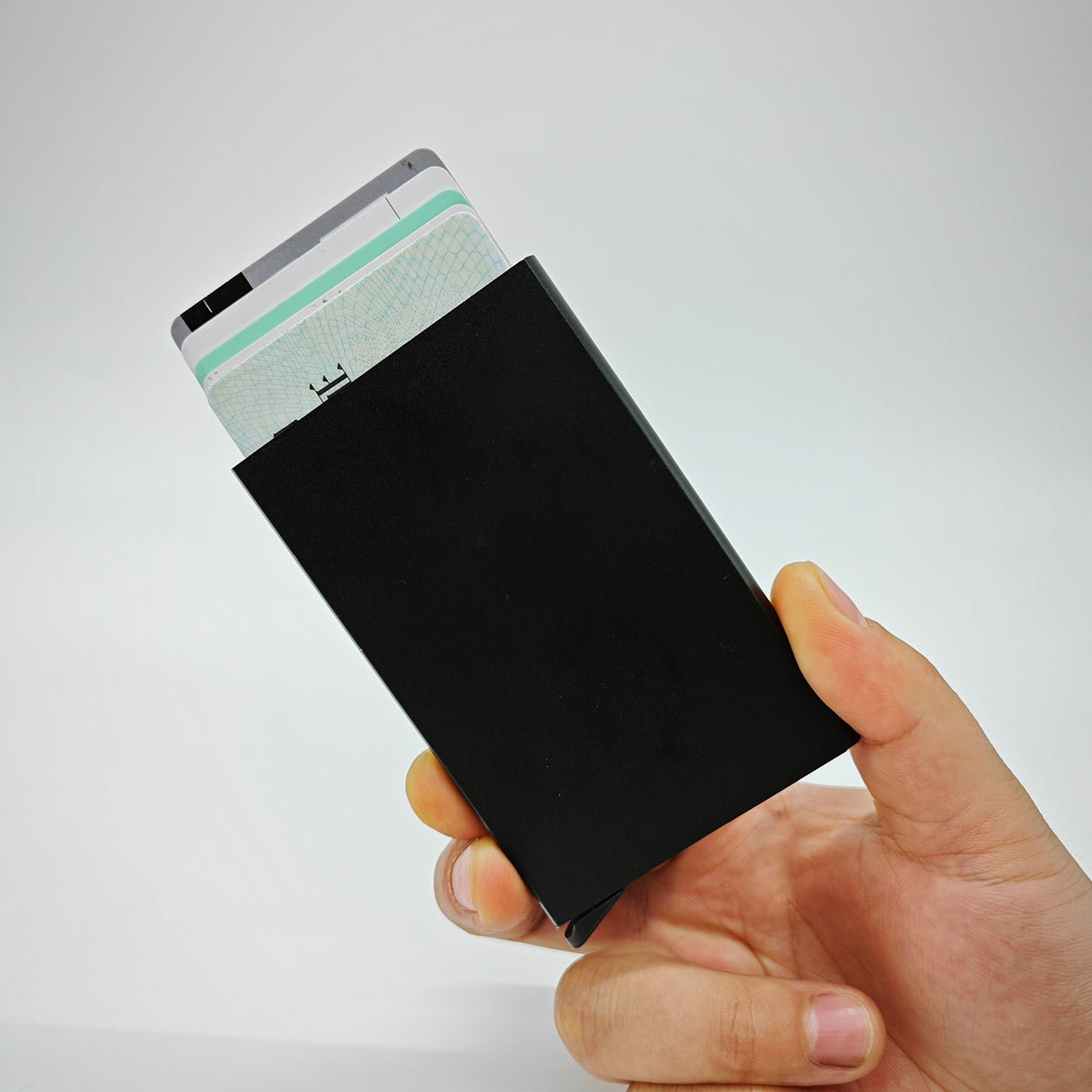 Manufacturer Wholesale Hand Push Business Card Box Aluminum Alloy Credit Card Box Business Card Box Automatic Card Box Anti-Degaussing Rfid