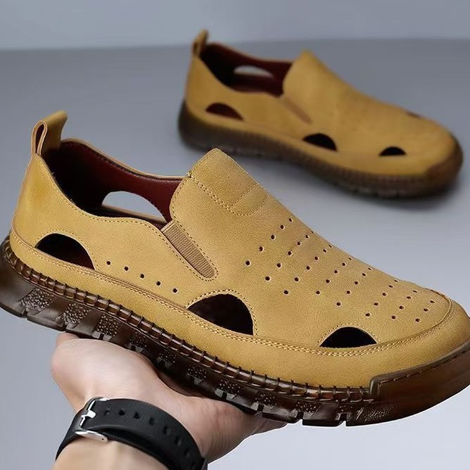 Simple and versatile men's sandals 2025 summer new casual high-end sandals men's soft sole hole shoes are odor-proof and non-slip