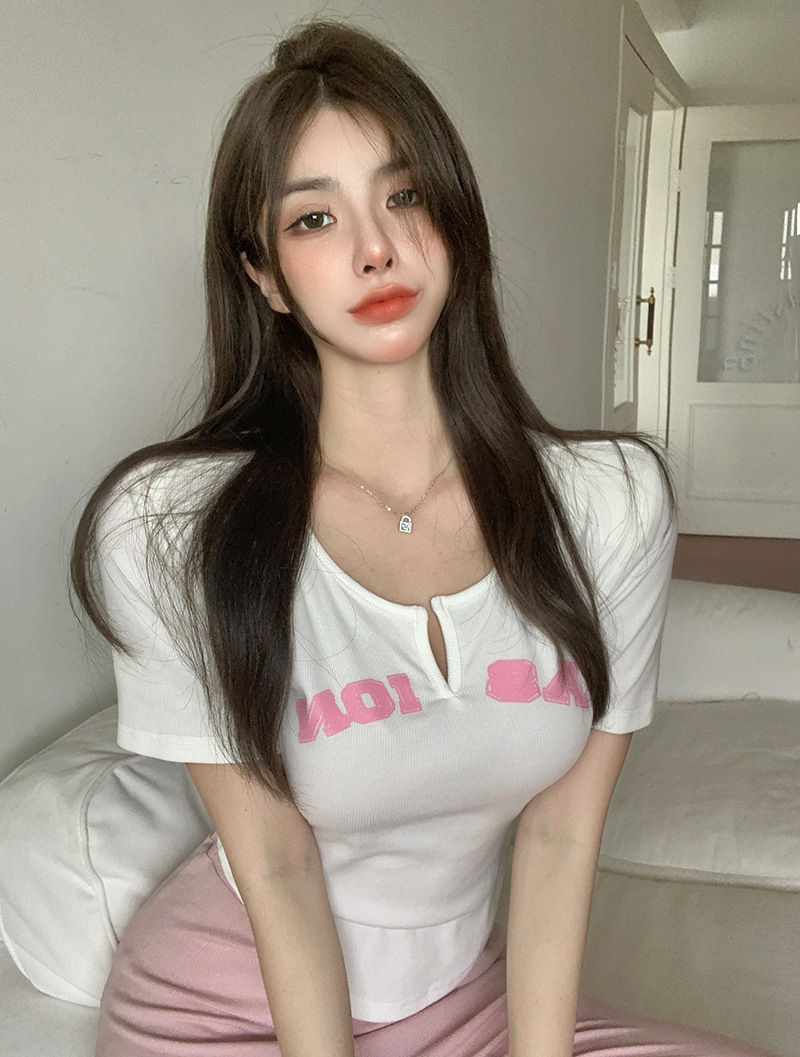 Irregular Shoulder Pad T-shirt Women's ins Fashionable Summer Vintage V-neck Spice Girl Printed Letter Slim-fit Slimming Short-sleeved Top