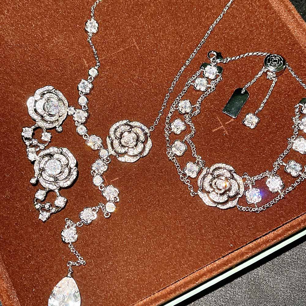 Xiaowangfeng Camellia Necklace Light Luxury Niche Advanced Design Sense Rose Bracelet Internet Celebrity Flower Stud Earrings suit