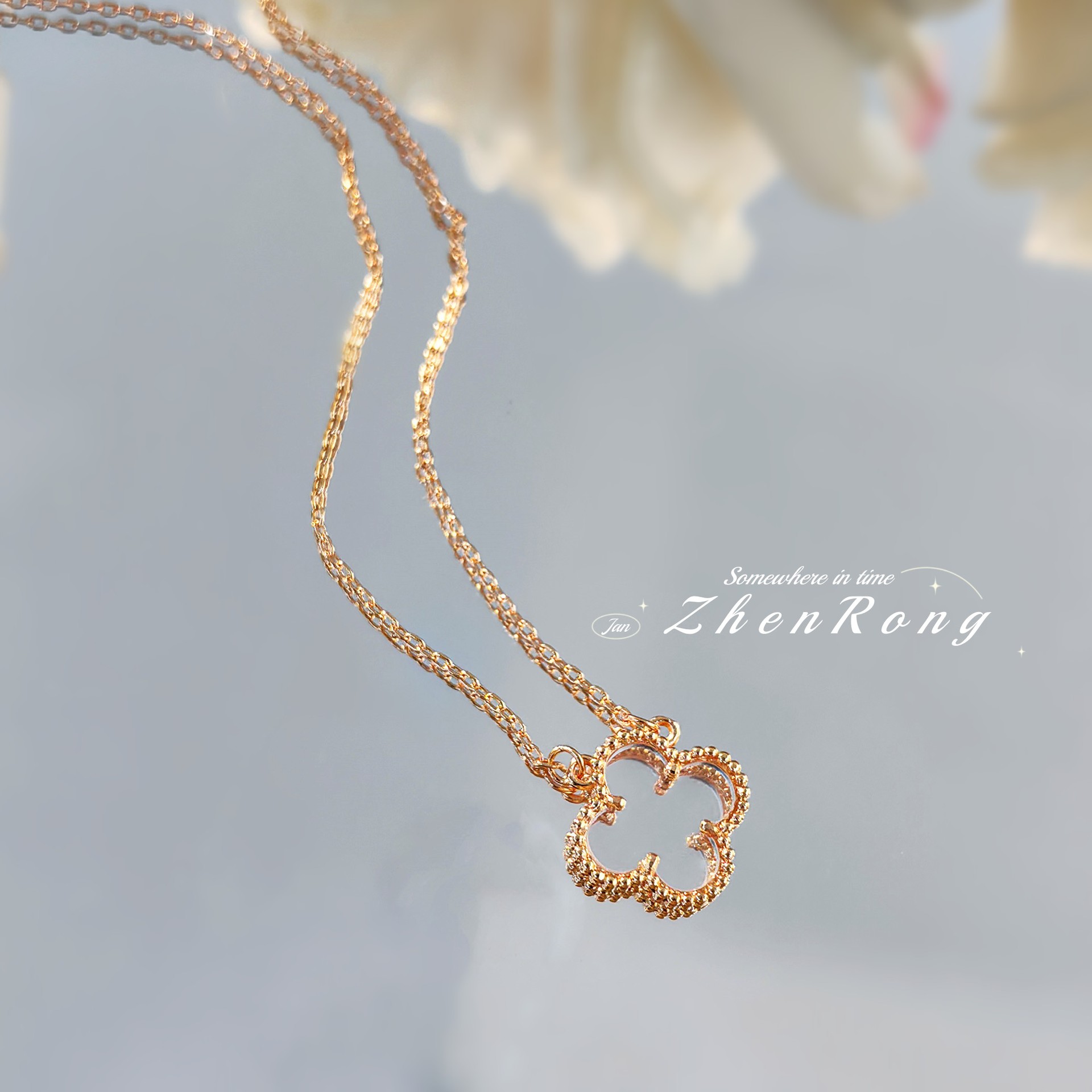 Picture of New Style Brahma White Crystal Four-leaf Clover Five-flower Bracelet Counter Same Style Light Luxury 5-flower Four-leaf Clover Necklace Pendant Women