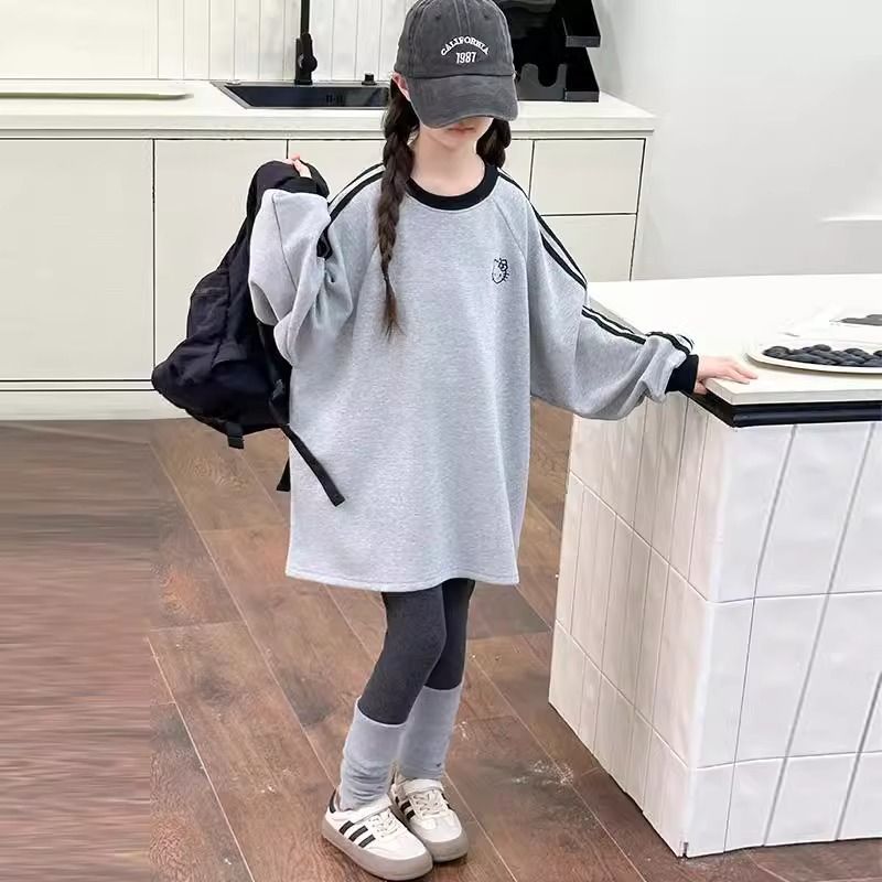 Picture of Girls' Winter fleece-lined Sweat 2024 New Western Style Children's Thickened Autumn and Winter Winter Round Neck Top for Middle and Big Children