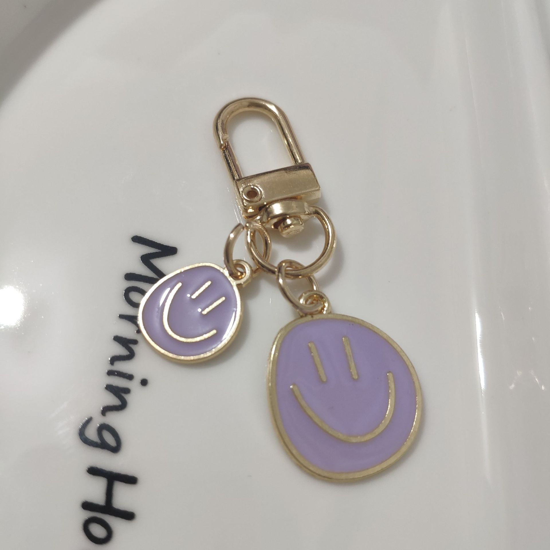 Picture of Cross-border e-commerce alloy color dripping smiley face keychain electroplated gold irregular expression bag pendant accessories