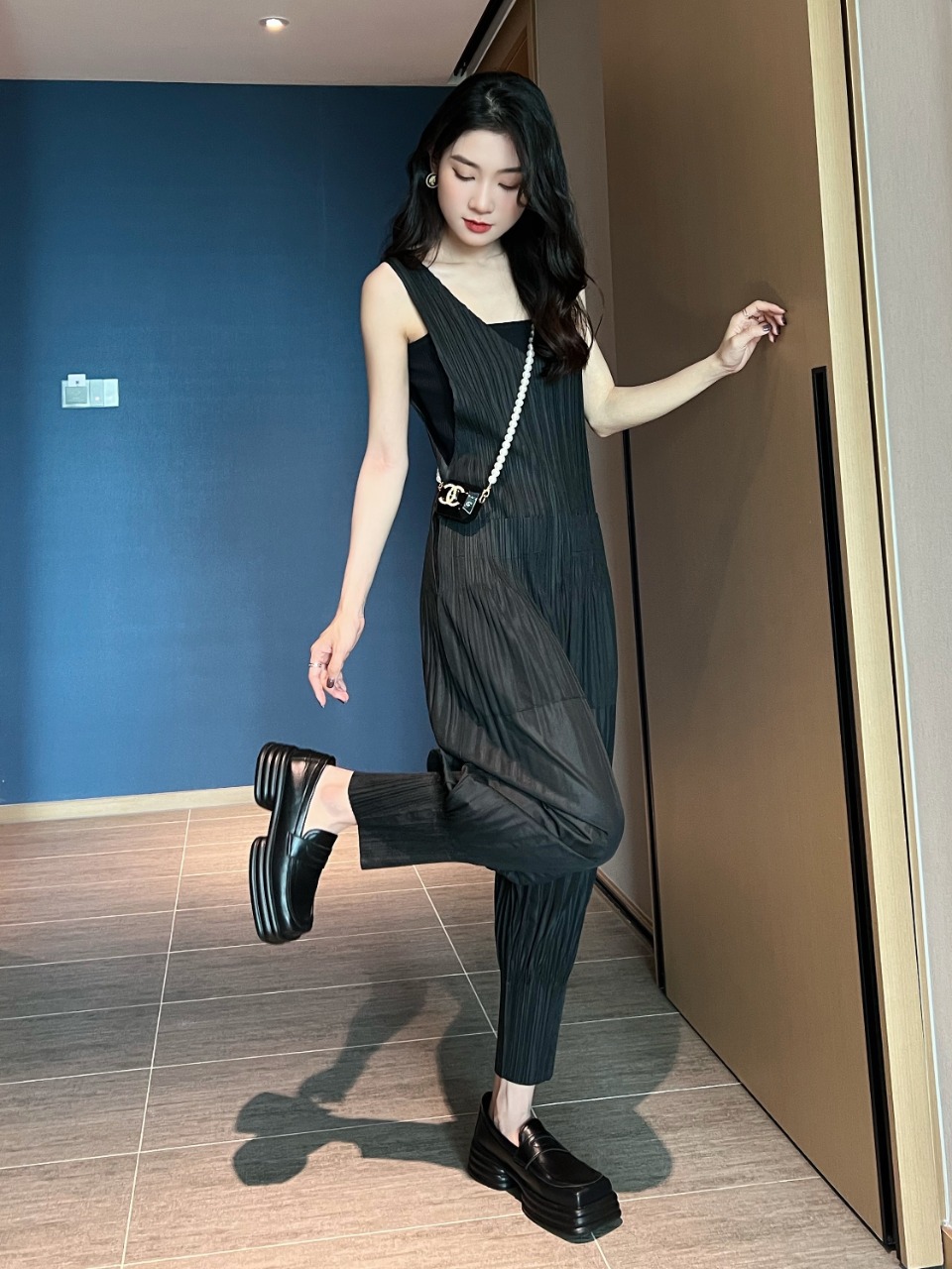 Picture of Miyake New Style Jumpsuit Spring and Summer All-match Pleated Solid Color Positive and Reverse Wear Fashionable Sleeveless V-neck Strap Pants Stylish