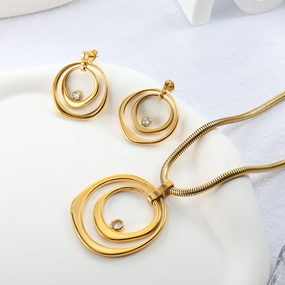 European and American Simple Snake Bone Chain Fashion Niche Electroplated 18K Golden Surface Double Round Diamond Geometric Pendant Necklace for Women