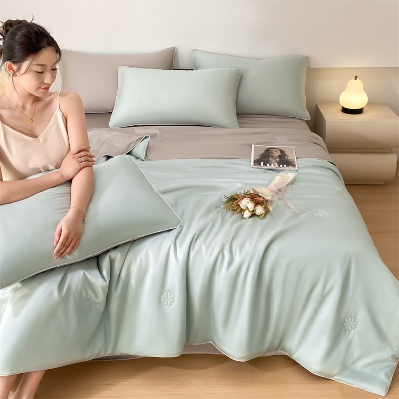 Picture of Class A cool feeling ice silk air conditioning quilt summer cool quilt four-piece summer single silk summer thin quilt machine washable