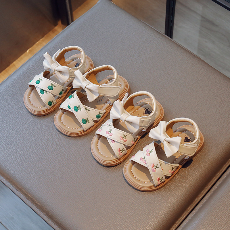 Children's Girls' Sandals 2025 New Fashion Princess Shoes Soft Sole Children's Beach Shoes Embroidered Children's Summer Shoes