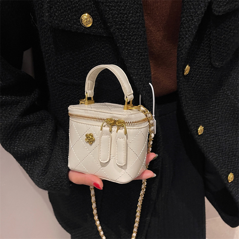 Picture of Niche Design Mini Handbag Women's 2023 New Trendy Diamond Plaid Chain Box Bag All-match Shoulder Crossbody Bag