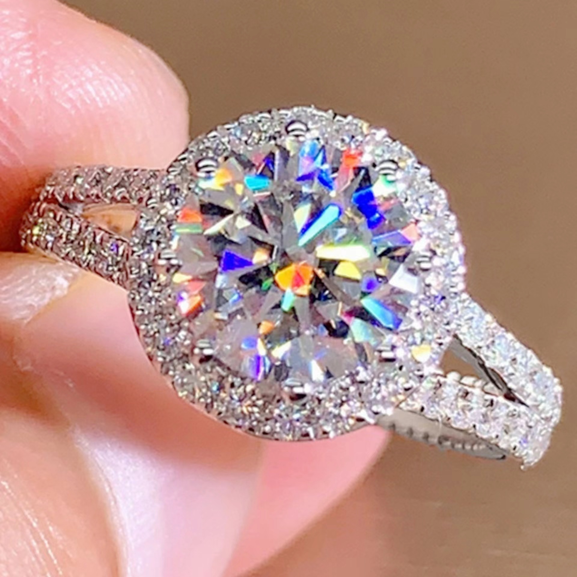 Live Explosions Cross-border Fashion Classic Eight-claw Copper Micro-inlaid Zircon Ring Women's Super Flash Diamond Wedding Ring Diamond Ring