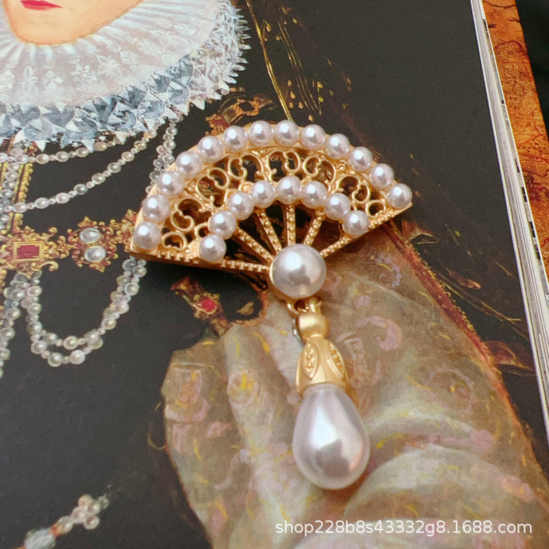 Picture of Baroque Style Brooch Pin Design Sense Elegant Temperament Fan Ethnic Style Tassel Cheongsam Hanfu Court Women