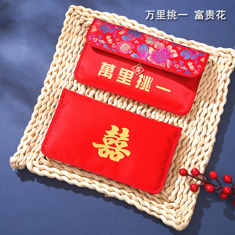 Picture of Brocade Fabric 10,000 Yuan Red Envelope Bag Wholesale Engagement Gift Wedding Tea Ceremony 10,000 Yuan Modified Lipstick Bag Wedding Velvet Red Envelope
