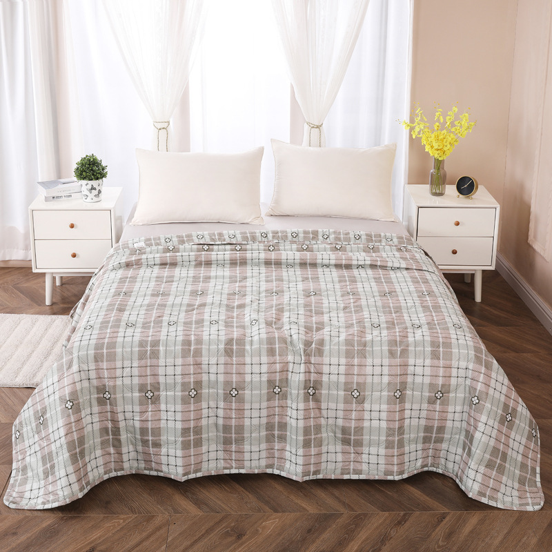 Picture of Summer Company Event Sales Summer Quilt with Gift Box Air Conditioning Quilt Opening Promotion Gift Summer Cool Quilt Core Thin Quilt