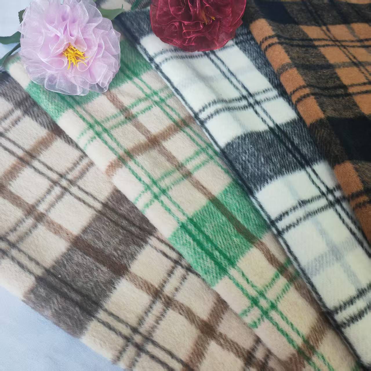 Shaoxing Manufacturer's Ready-Made Autumn and Winter Smooth Wool Plaid Outwears, Fashion Shoes, Hats, Bags, Plaid Woolen Fabrics
