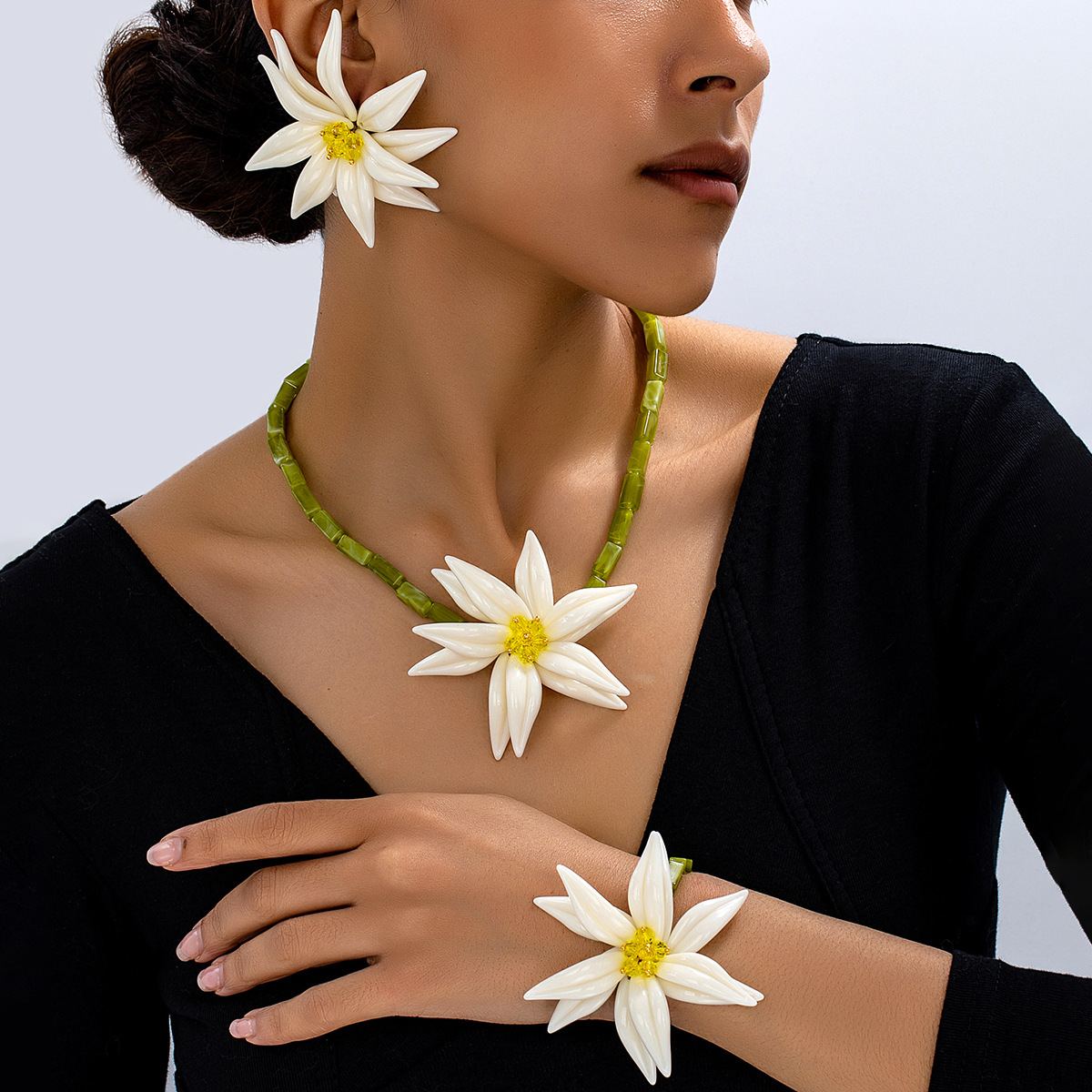 Picture of Summer New Style Small Fresh Lily Flower Earrings Bracelet Necklace Set Women's Super Fairy Holiday Style Beaded Clavicle Chain