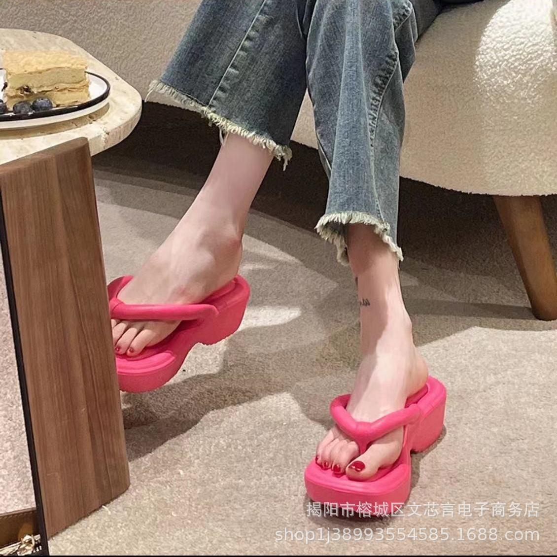 Picture of Thick bottom flip-flops ladies wedge heels flip-flops eva slippers summer outdoor wear heightening sandals summer sandals wholesale