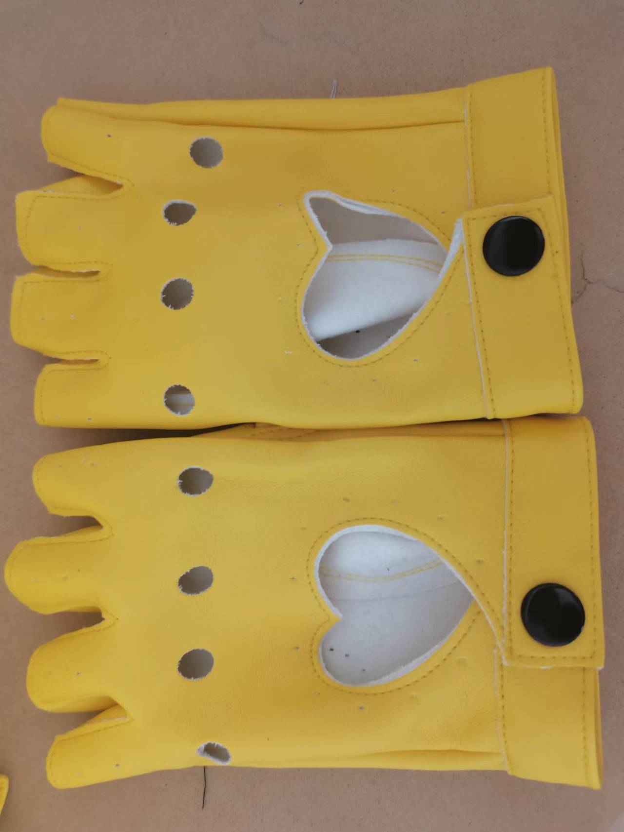 Picture of Cross-border wholesale half-finger gloves European and American women DS heart half-finger gloves stage nightclub pole dance performance gloves