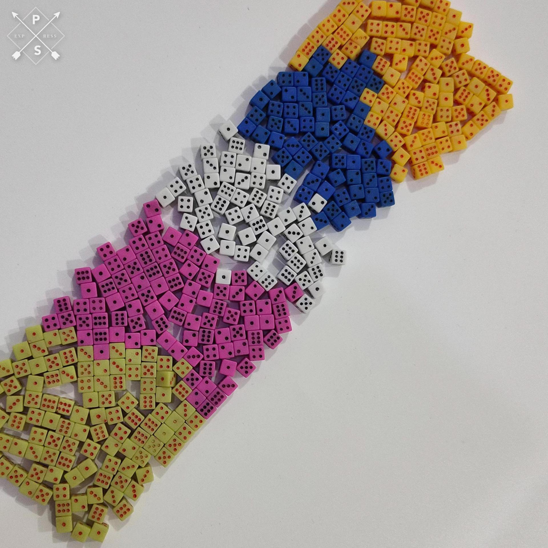Picture of 5mm5 color dice color sieve throw