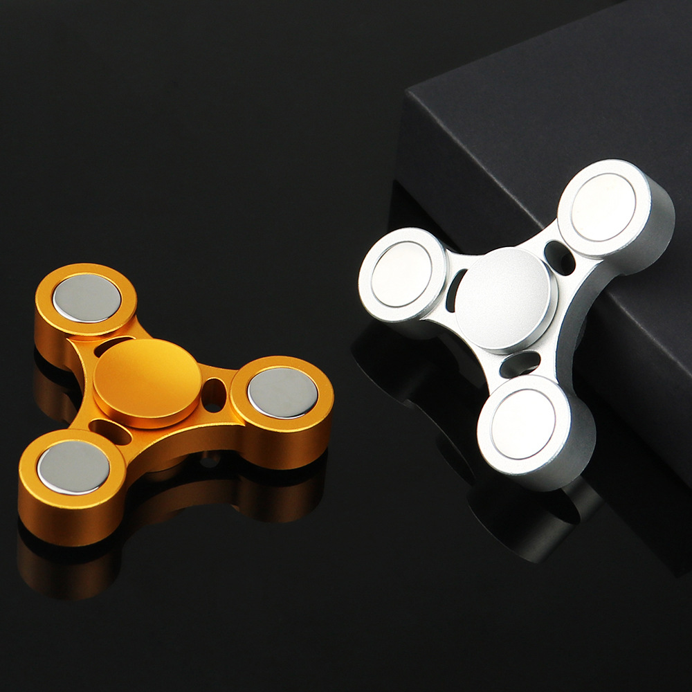 Picture of Fingertip Gyro Metal Aluminum Alloy Finger Gyro Leaker Swivel Adult Student Palm Rotating Decompression Toy